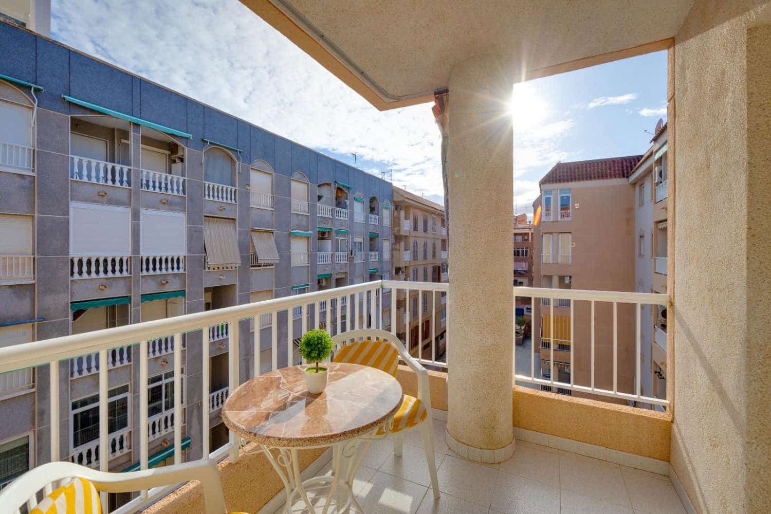 2 Zimmer Apartment zu verkaufen in Torrevieja mit Pool - 149.969 € (Ref: 9470449)
