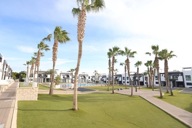 Apartamento de 2 habitaciones en La Zenia, Orihuela en venta con piscina garaje - 280.000 € (Ref: 9508538)