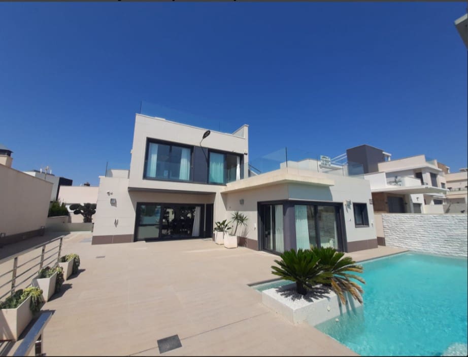 5 soverom Villa til salgs i San Miguel de Salinas med svømmebasseng - € 849 000 (Ref: 9508541)