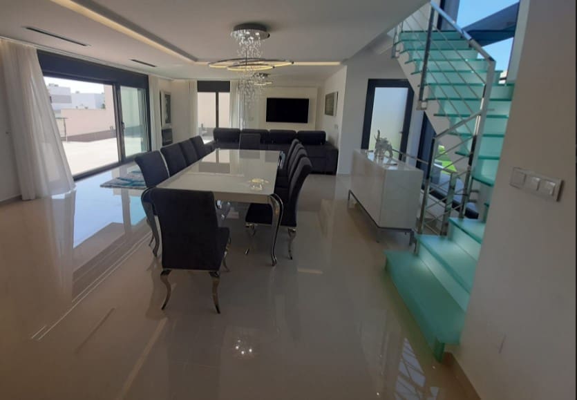 5 soverom Villa til salgs i San Miguel de Salinas med svømmebasseng - € 849 000 (Ref: 9508541)