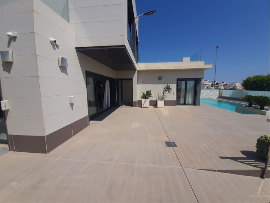 5 soverom Villa til salgs i San Miguel de Salinas med svømmebasseng - € 849 000 (Ref: 9508541)