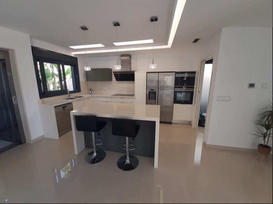 5 soverom Villa til salgs i San Miguel de Salinas med svømmebasseng - € 849 000 (Ref: 9508541)