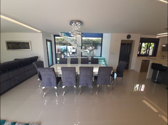 5 soverom Villa til salgs i San Miguel de Salinas med svømmebasseng - € 849 000 (Ref: 9508541)