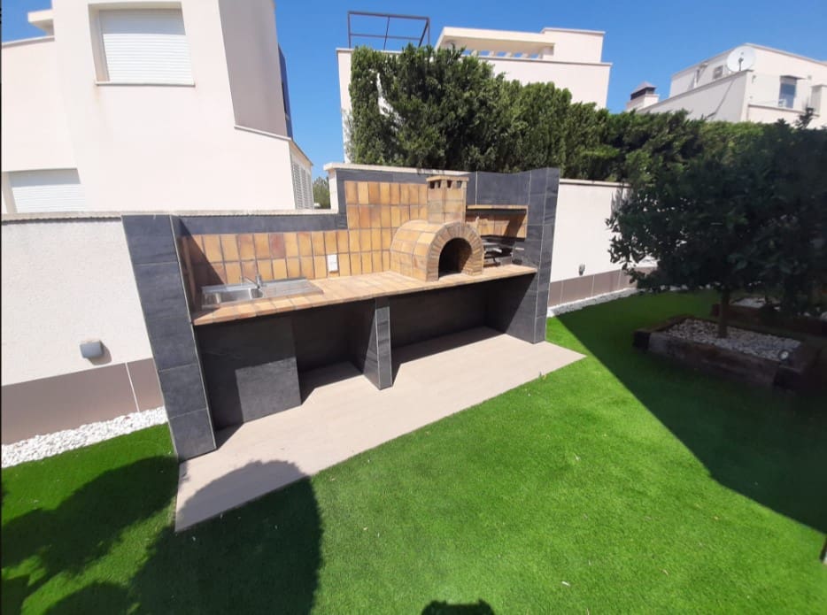5 soverom Villa til salgs i San Miguel de Salinas med svømmebasseng - € 849 000 (Ref: 9508541)