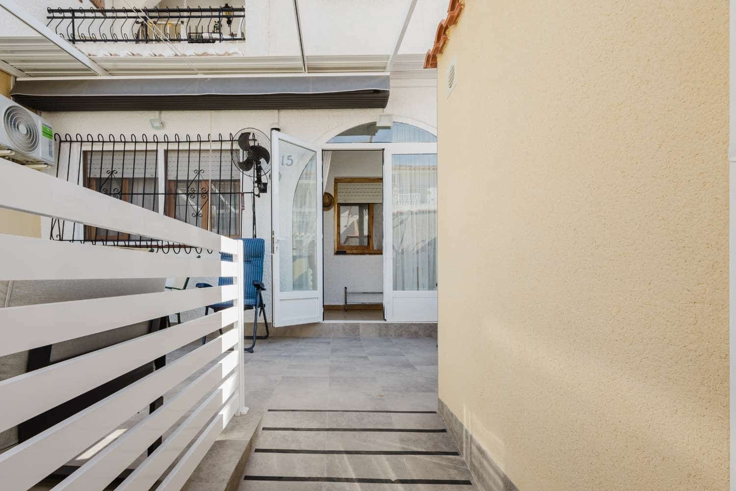 3 soveværelse Bungalow til salg i Torrevieja med swimmingpool - € 185.000 (Ref: 9512102)