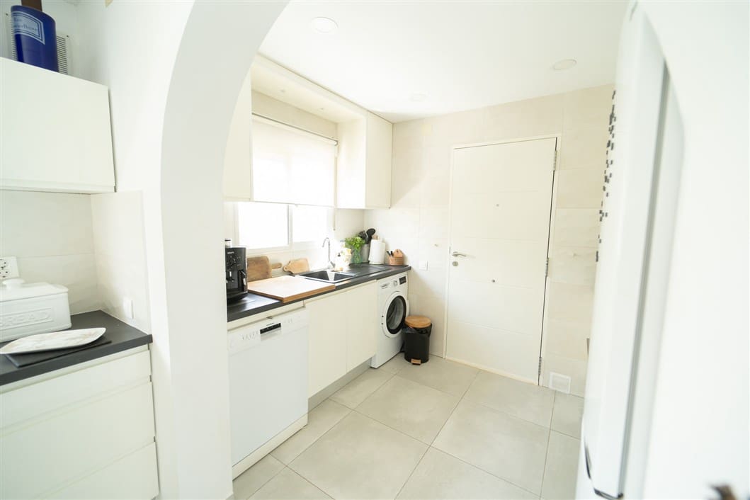 4 makuuhuone Huvila myytävänä paikassa El Chaparral mukana uima-altaan - 495 000 € (Ref: 9527192)