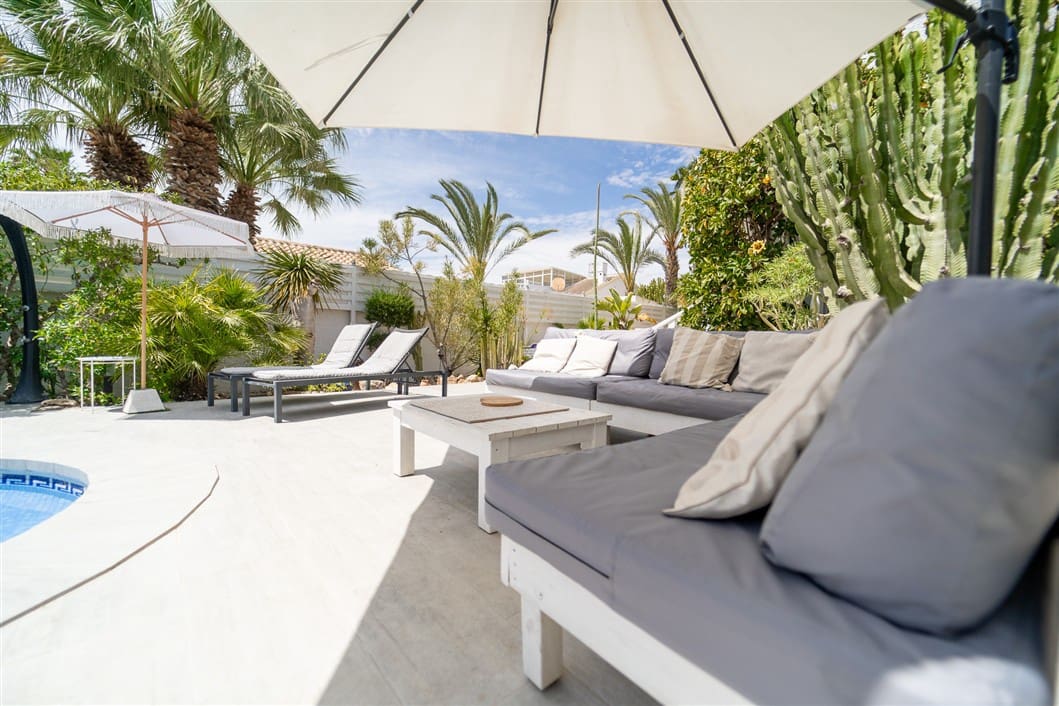 4 makuuhuone Huvila myytävänä paikassa El Chaparral mukana uima-altaan - 495 000 € (Ref: 9527192)