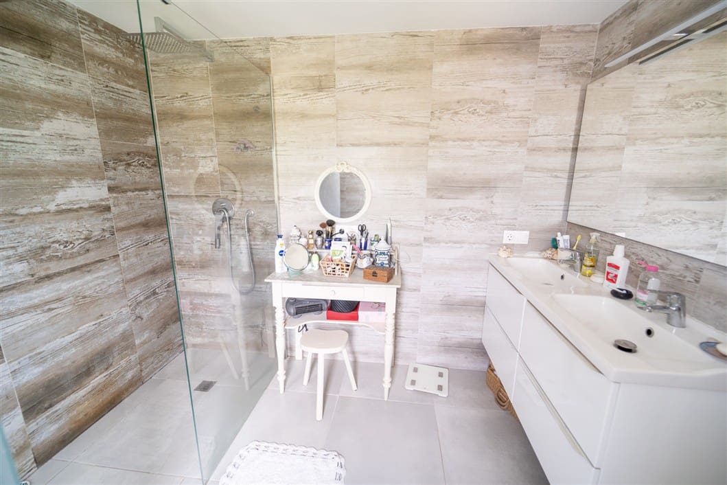 4 makuuhuone Huvila myytävänä paikassa El Chaparral mukana uima-altaan - 495 000 € (Ref: 9527192)