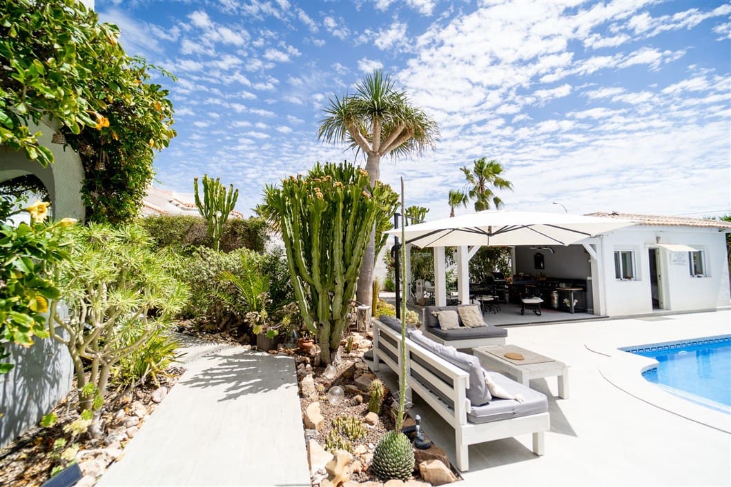 4 makuuhuone Huvila myytävänä paikassa El Chaparral mukana uima-altaan - 495 000 € (Ref: 9527192)