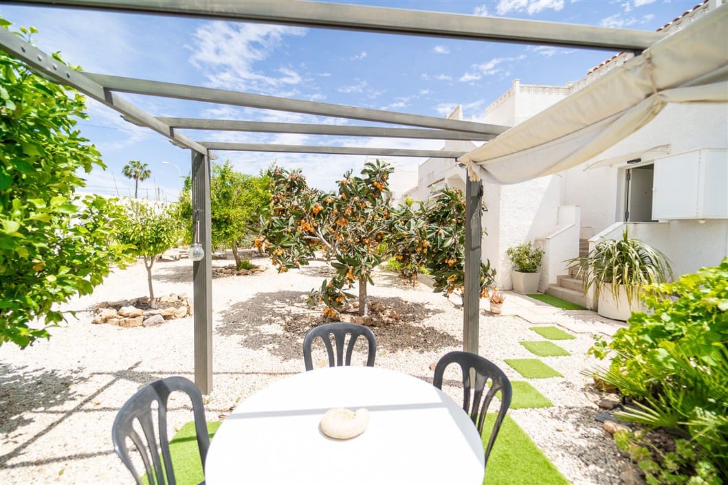 4 makuuhuone Huvila myytävänä paikassa El Chaparral mukana uima-altaan - 495 000 € (Ref: 9527192)