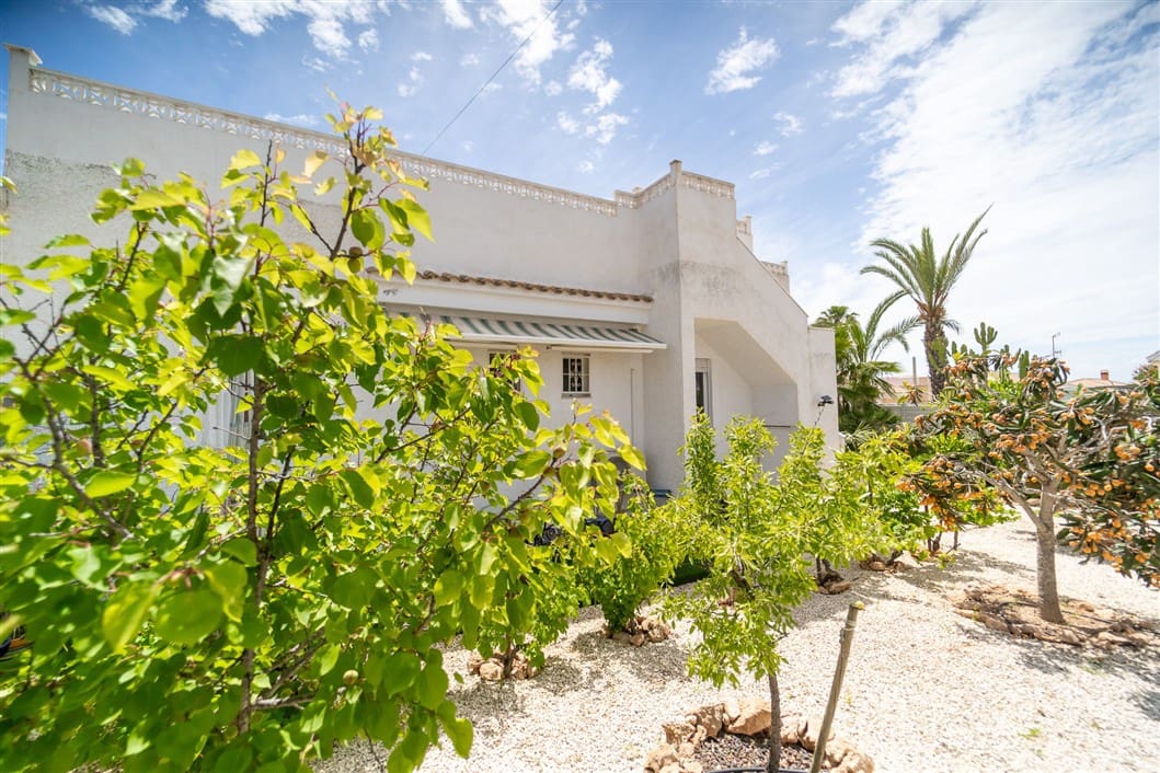 4 makuuhuone Huvila myytävänä paikassa El Chaparral mukana uima-altaan - 495 000 € (Ref: 9527192)