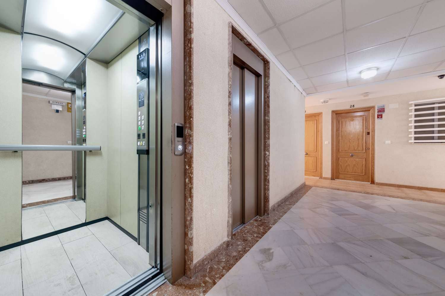 2 makuuhuone Huoneisto myytävänä paikassa Torrevieja mukana uima-altaan 
autotalli - 134 990 € (Ref: 9530135)