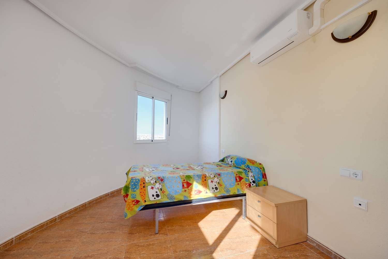 2 makuuhuone Huoneisto myytävänä paikassa Torrevieja mukana uima-altaan 
autotalli - 134 990 € (Ref: 9530135)