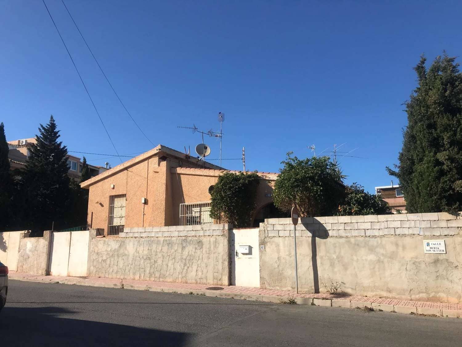 3 sypialnia Willa na sprzedaż w Torrevieja z basenem garażem - 520 000 € (Ref: 9533417)