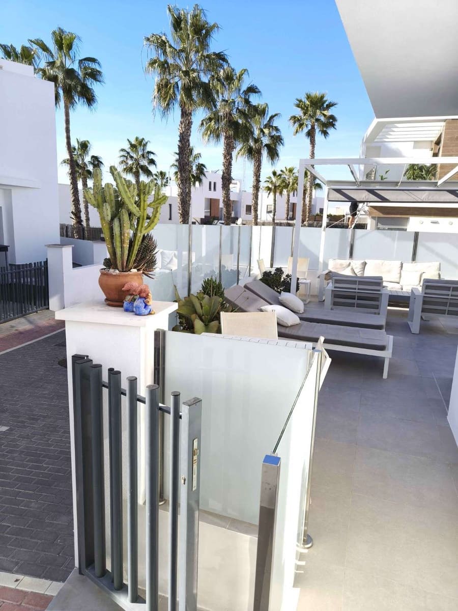 4 soveværelse Villa til salg i Orihuela Costa med swimmingpool garage - € 399.000 (Ref: 9535788)