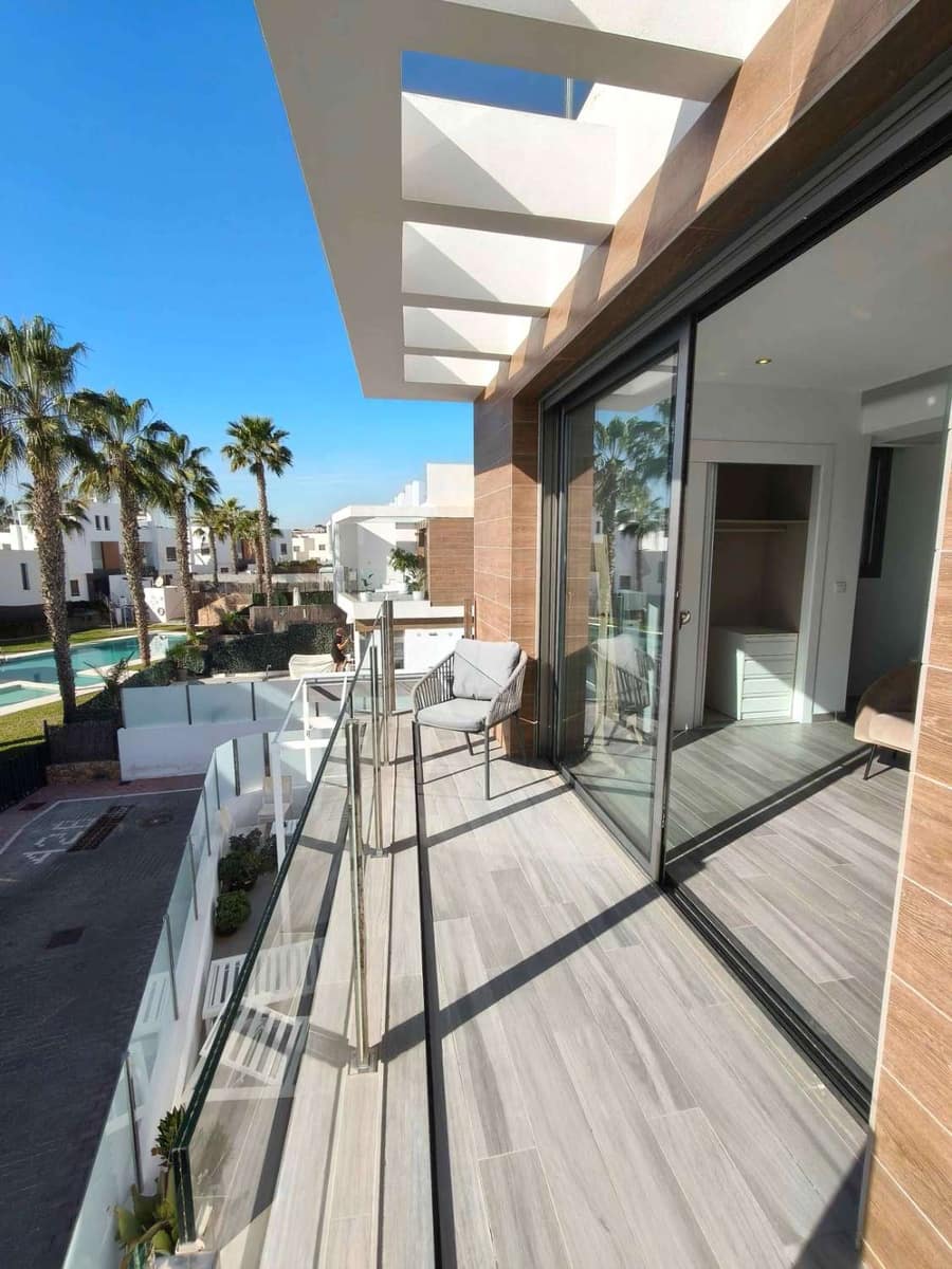 4 soveværelse Villa til salg i Orihuela Costa med swimmingpool garage - € 399.000 (Ref: 9535788)