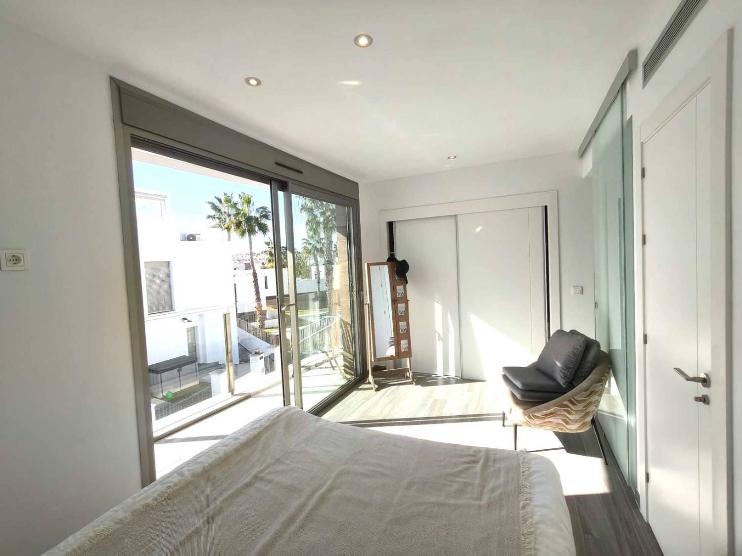 4 soveværelse Villa til salg i Orihuela Costa med swimmingpool garage - € 399.000 (Ref: 9535788)