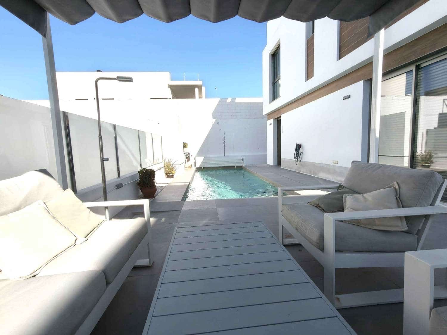 4 soveværelse Villa til salg i Orihuela Costa med swimmingpool garage - € 399.000 (Ref: 9535788)