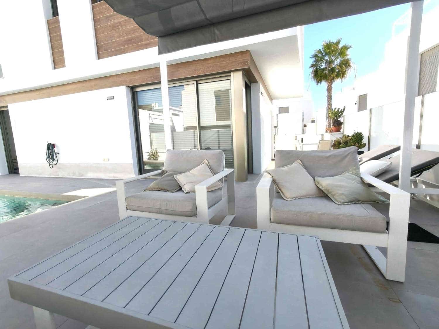 4 soveværelse Villa til salg i Orihuela Costa med swimmingpool garage - € 399.000 (Ref: 9535788)