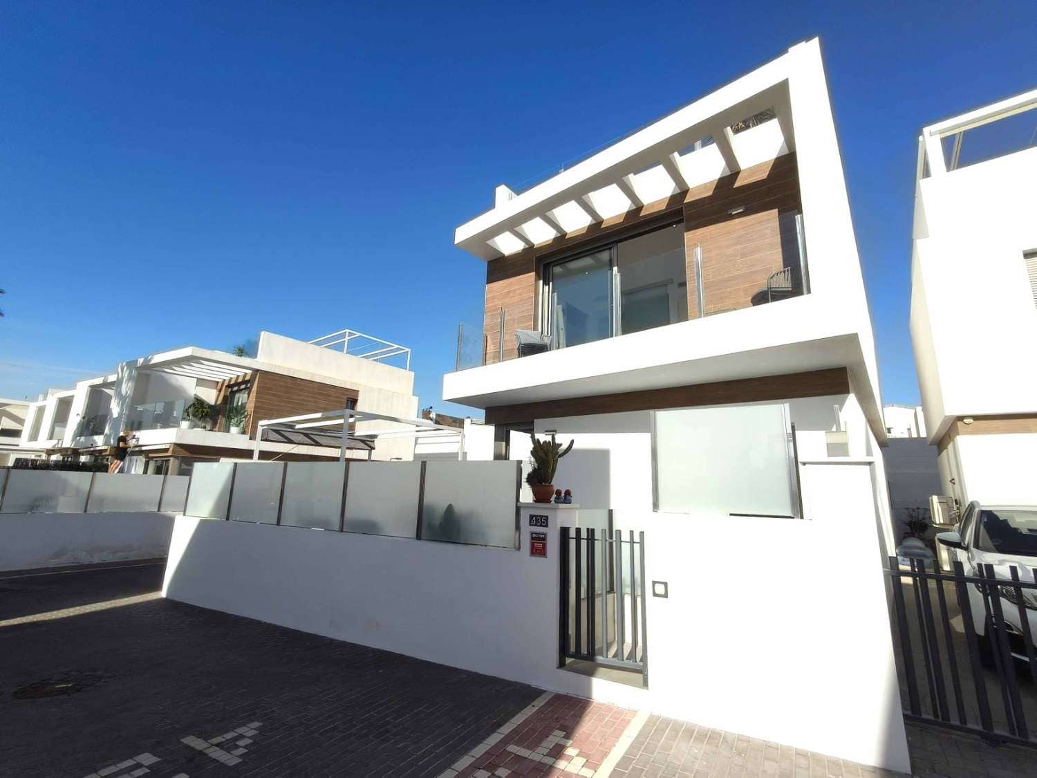 4 soveværelse Villa til salg i Orihuela Costa med swimmingpool garage - € 399.000 (Ref: 9535788)