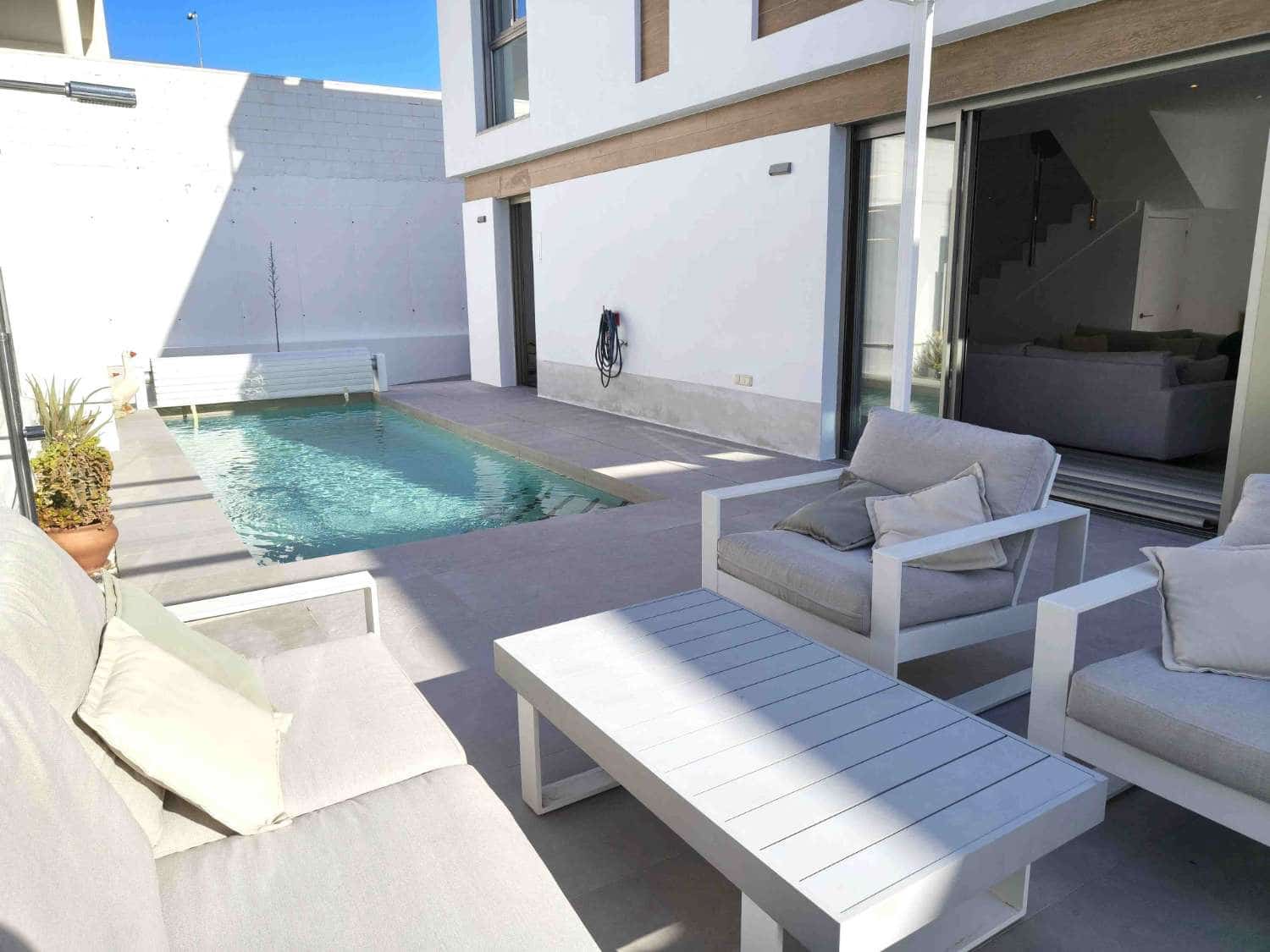 4 soveværelse Villa til salg i Orihuela Costa med swimmingpool garage - € 399.000 (Ref: 9535788)