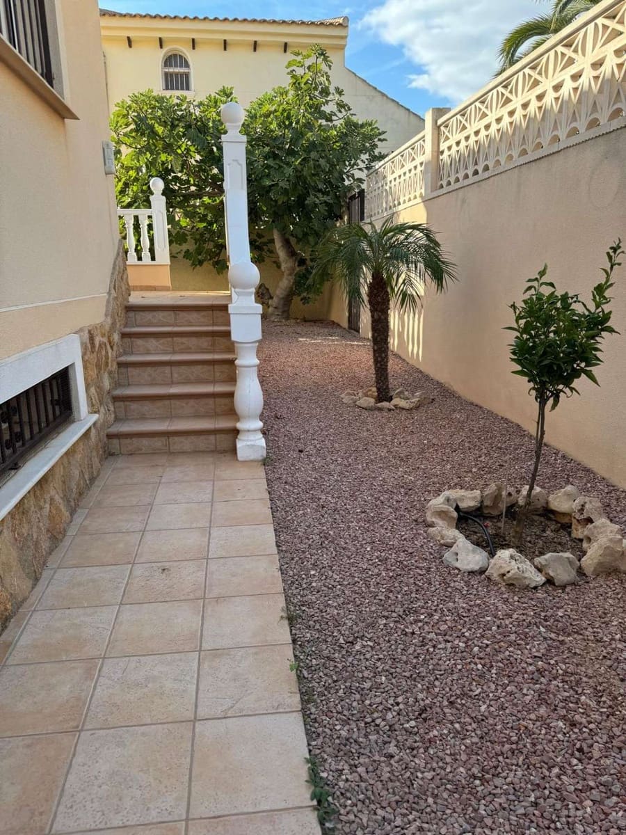 4 sovrum Villa till salu i Playa Flamenca med pool - 870 000 € (Ref: 9540912)