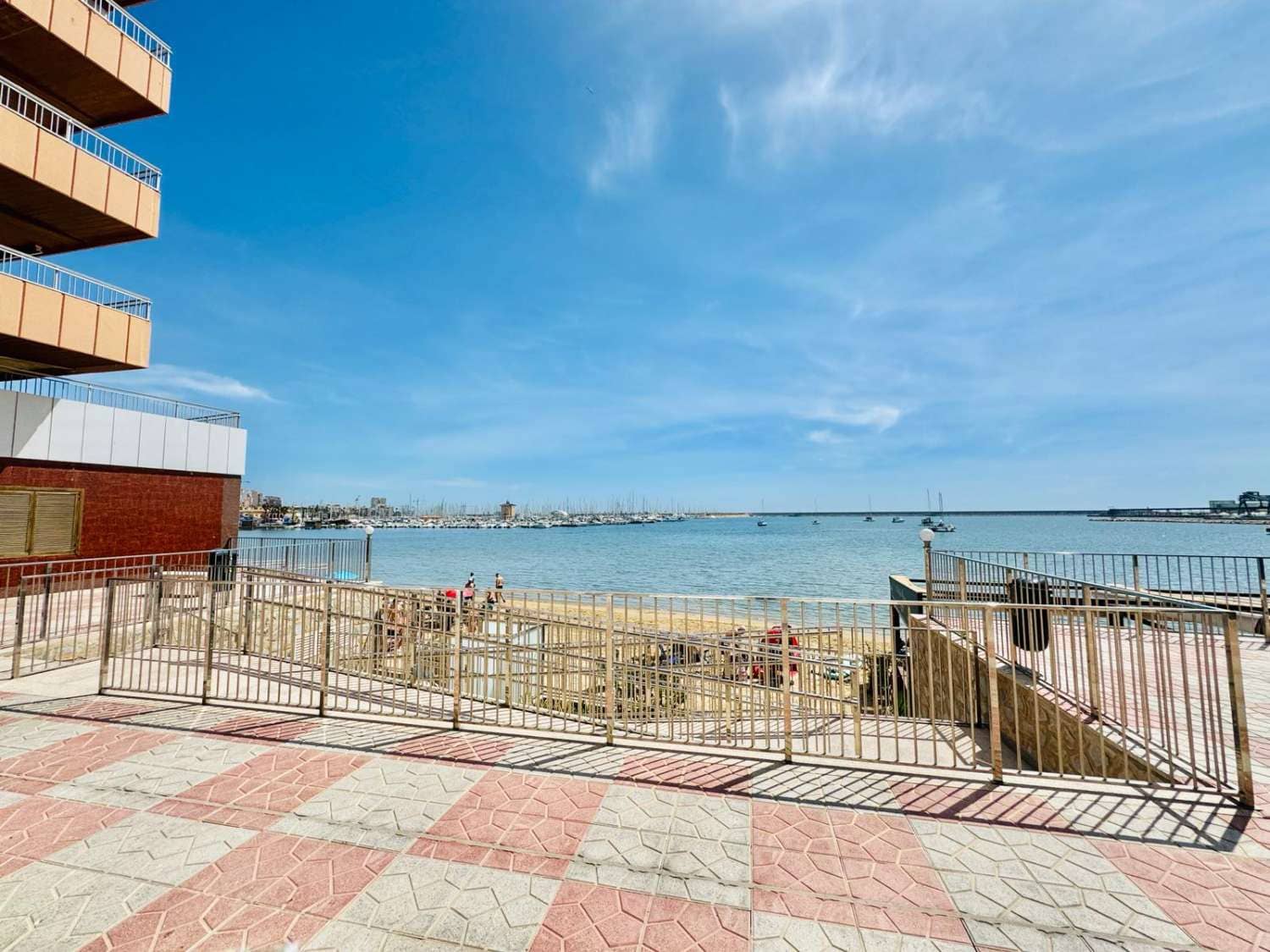 3 soveværelse Lejlighed til salg i Torrevieja med swimmingpool - € 244.990 (Ref: 9551079)