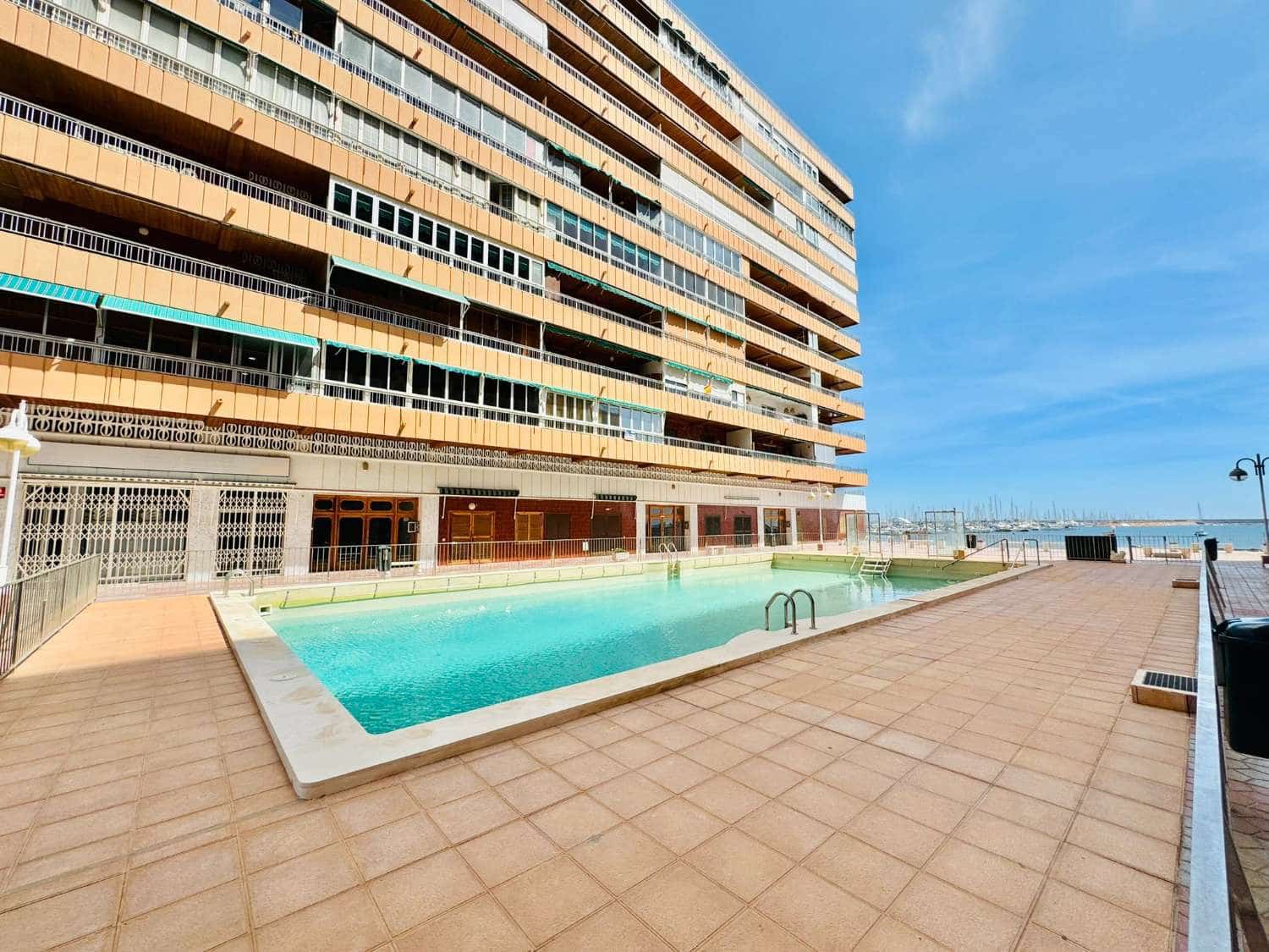 3 soveværelse Lejlighed til salg i Torrevieja med swimmingpool - € 244.990 (Ref: 9551079)