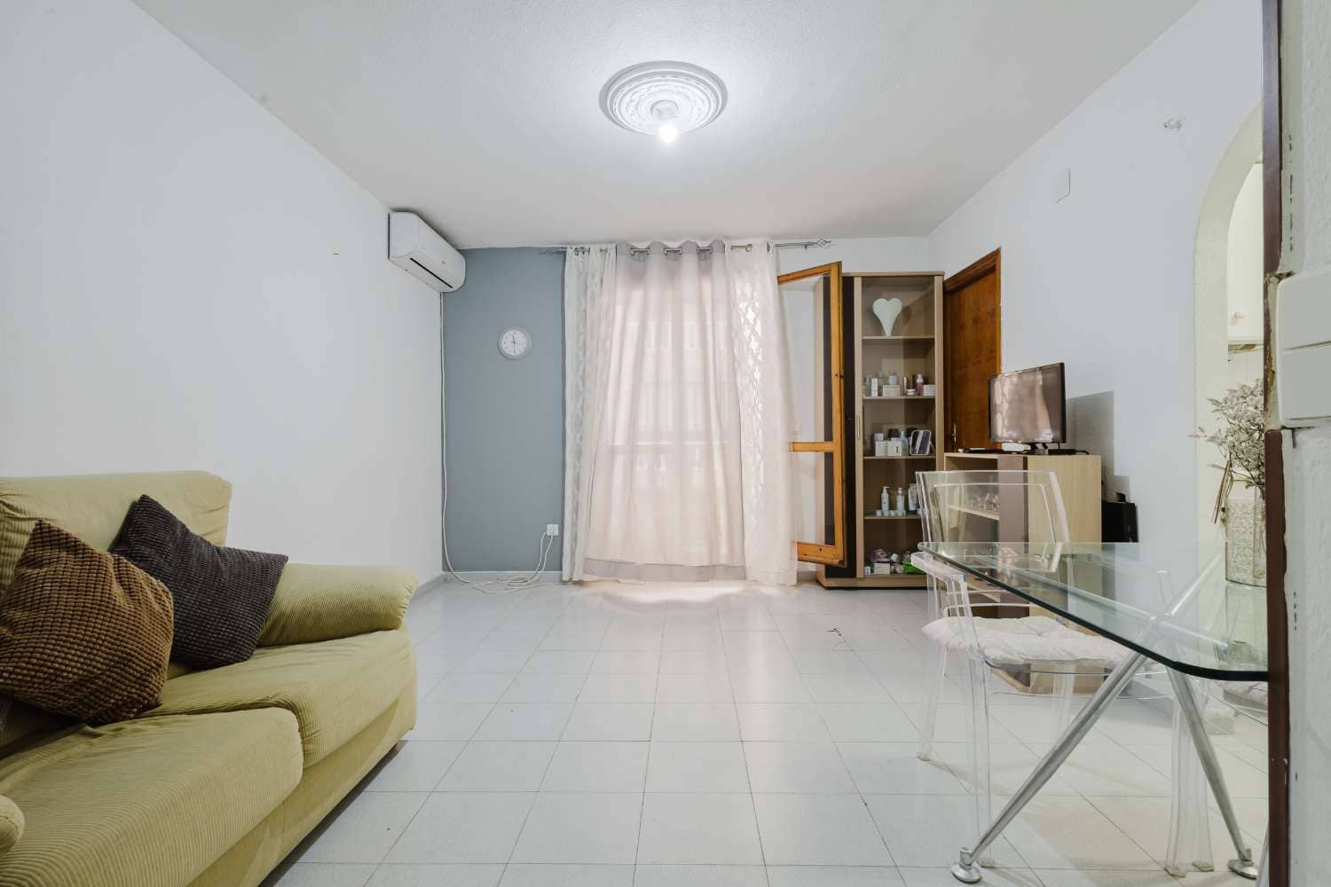 Apartamento de 2 habitaciones en Torrevieja en venta - 114.990 € (Ref: 9604701)