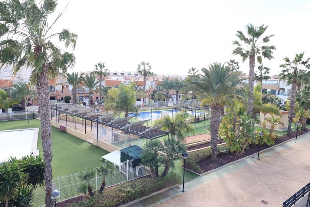 3 slaapkamer Bungalow te koop in Playa Flamenca met zwembad garage - € 375.000 (Ref: 9604702)