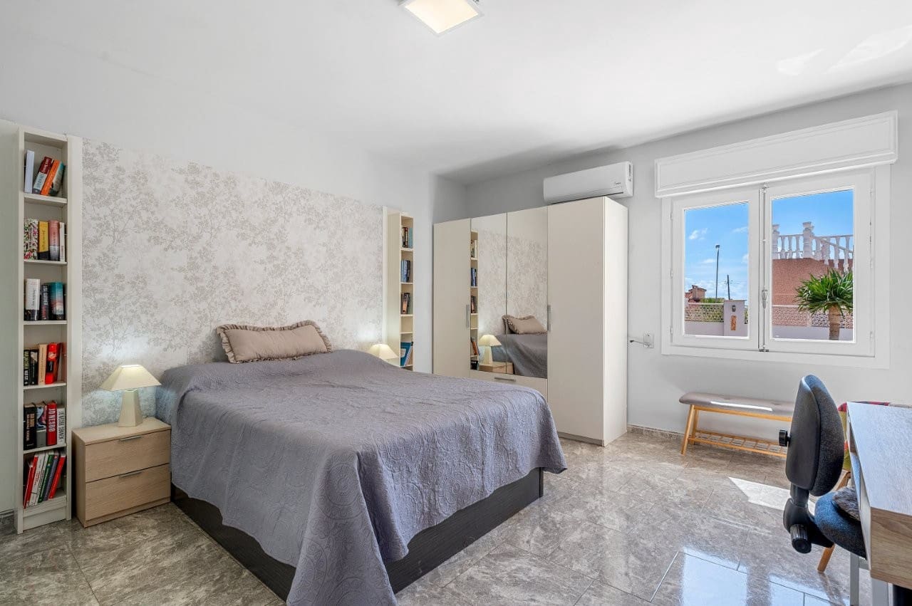 7 soverom Villa til salgs i Ciudad Quesada med svømmebasseng - € 699 000 (Ref: 9607610)