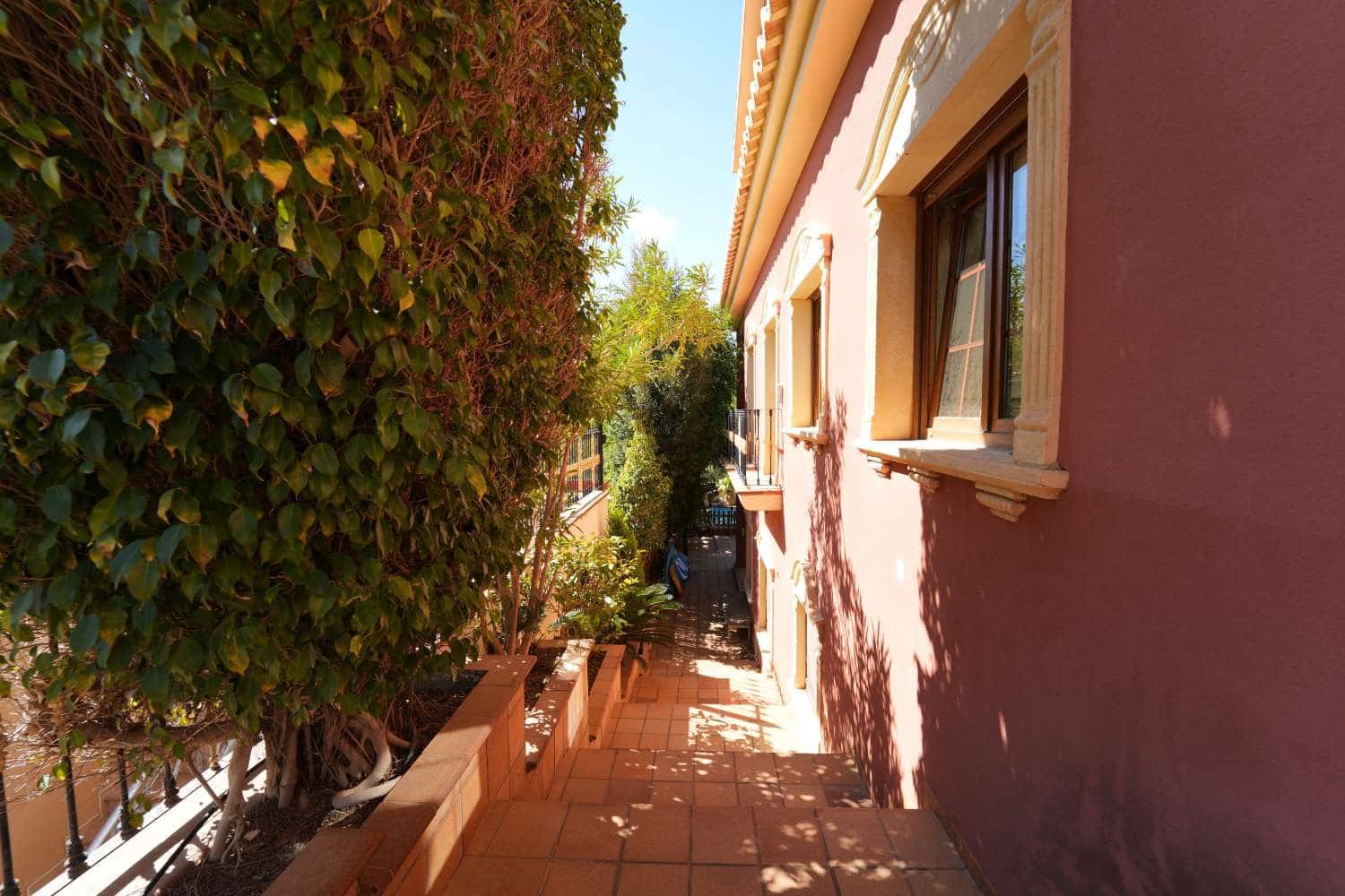 7 makuuhuone Huvila myytävänä paikassa Orihuela Costa mukana uima-altaan - 1 399 000 € (Ref: 9607612)