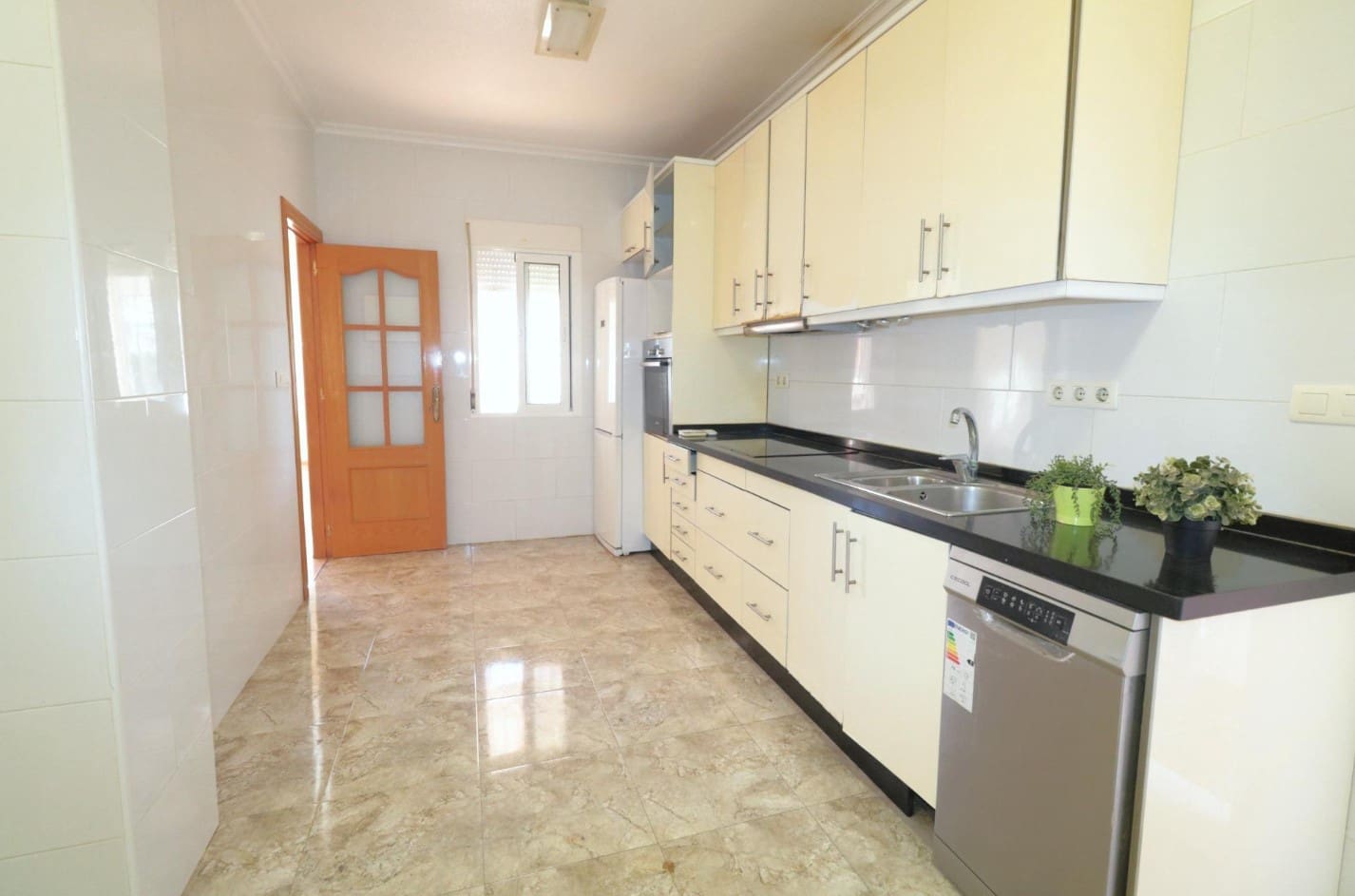 4 soverom Villa til salgs i Torrevieja med svømmebasseng garasje - € 360 000 (Ref: 9615245)