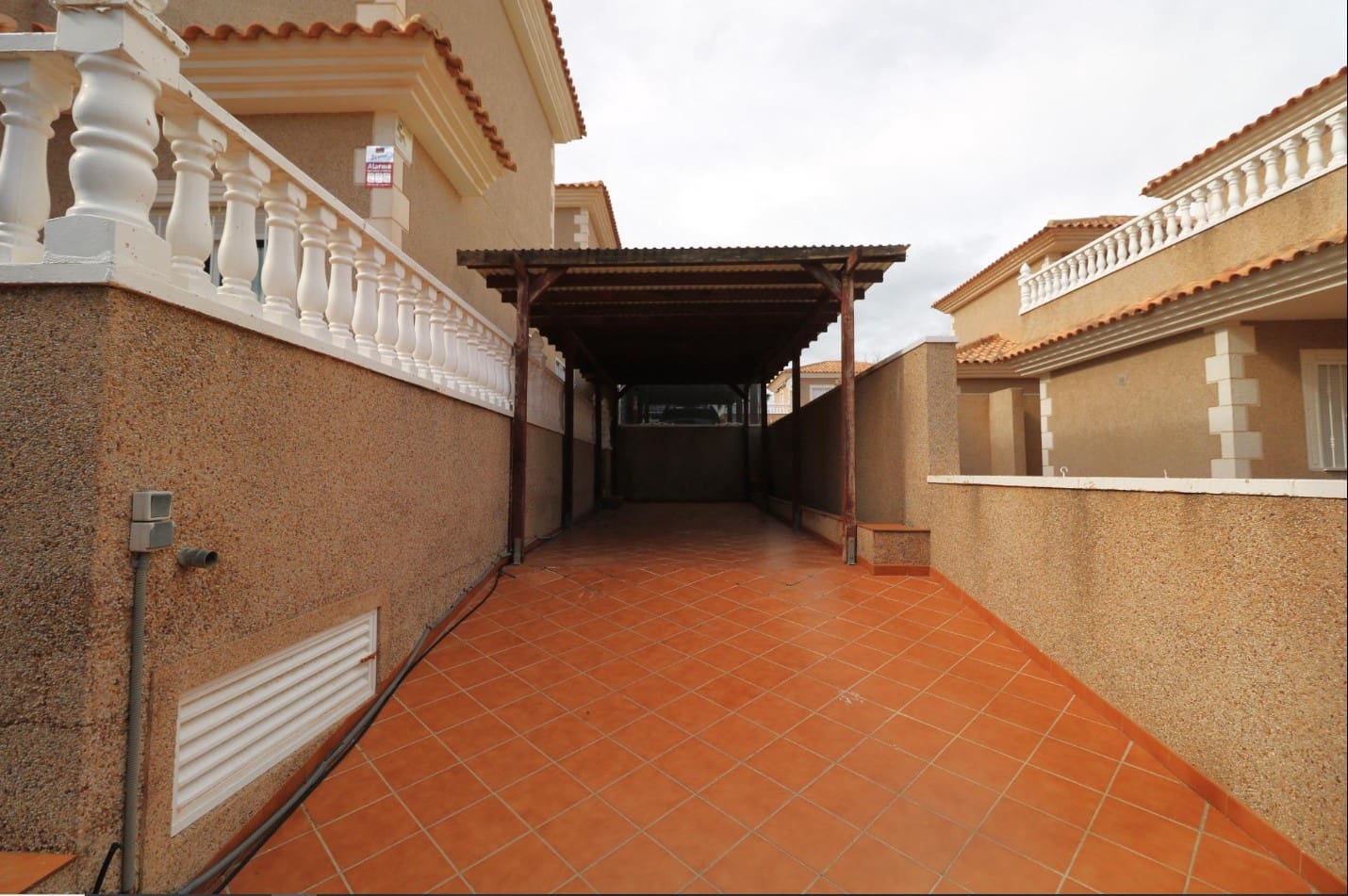 4 soverom Villa til salgs i Torrevieja med svømmebasseng garasje - € 360 000 (Ref: 9615245)