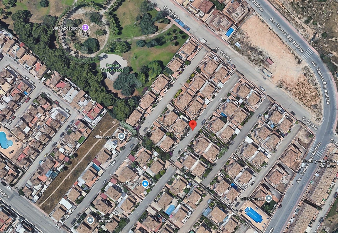 4 soverom Villa til salgs i Torrevieja med svømmebasseng garasje - € 360 000 (Ref: 9615245)