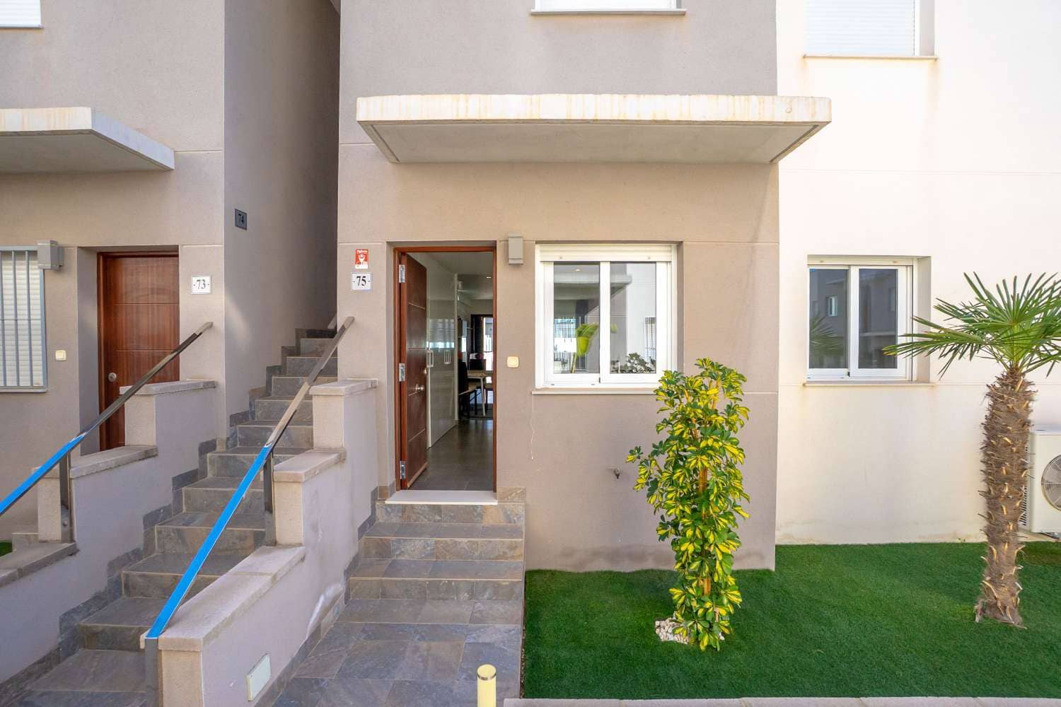 2 soveværelse Lejlighed til salg i Torrevieja med swimmingpool garage - € 265.000 (Ref: 9625403)