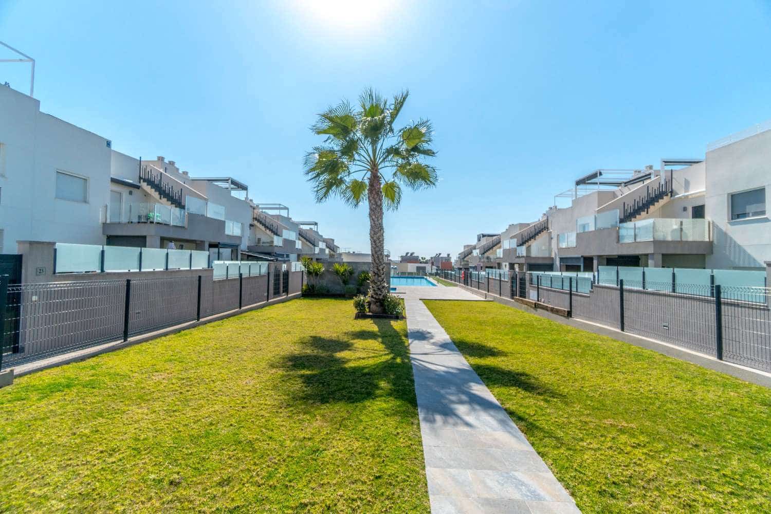 2 soveværelse Lejlighed til salg i Torrevieja med swimmingpool garage - € 265.000 (Ref: 9625403)
