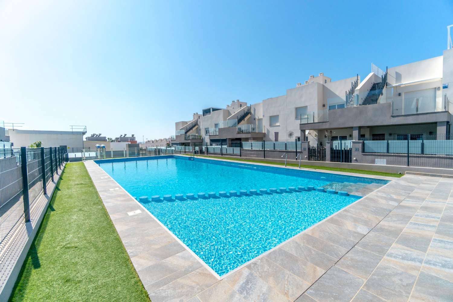 2 soveværelse Lejlighed til salg i Torrevieja med swimmingpool garage - € 265.000 (Ref: 9625403)