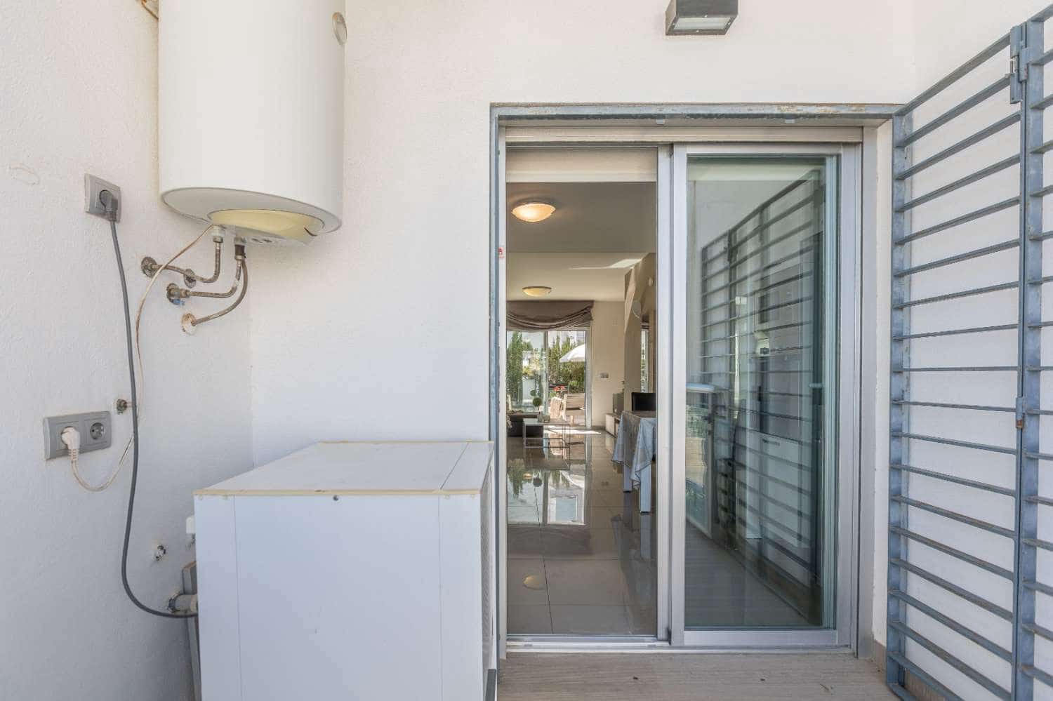 2 bedroom Apartment for sale in Punta Prima with pool garage - € 229,500 (Ref: 9629794)