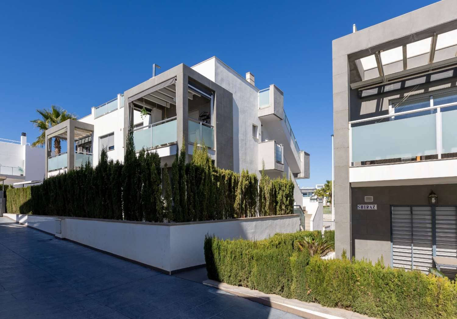 2 bedroom Apartment for sale in Punta Prima with pool garage - € 229,500 (Ref: 9629794)