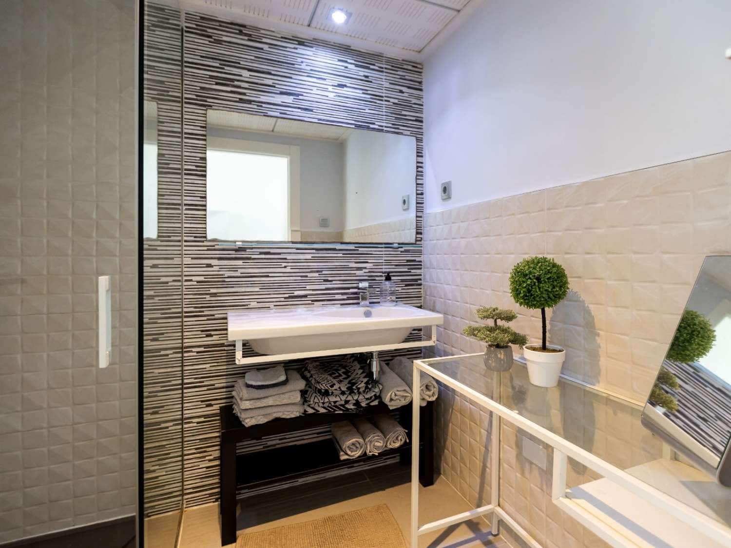 2 bedroom Apartment for sale in Punta Prima with pool garage - € 229,500 (Ref: 9629794)