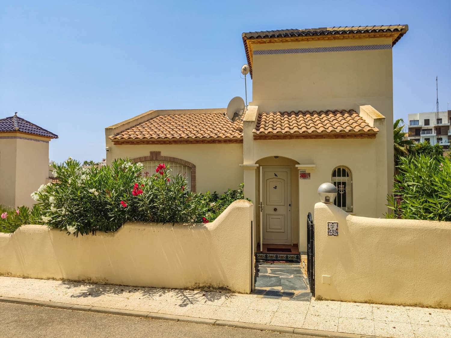 4 sovrum Villa till salu i Orihuela Costa med pool garage - 495 000 € (Ref: 9634083)