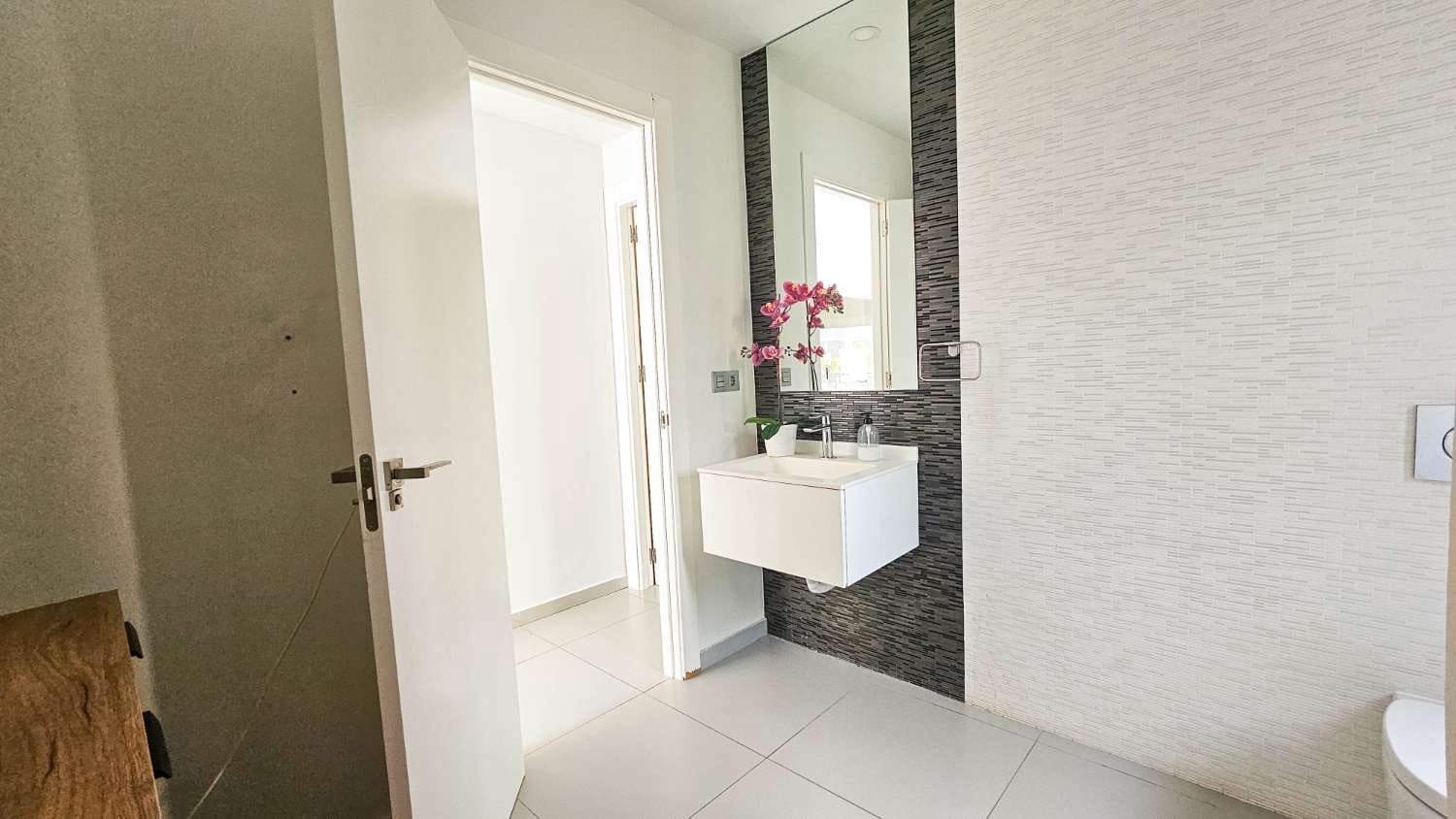 3 makuuhuone Huvila myytävänä paikassa Rojales mukana uima-altaan 
autotalli - 458 900 € (Ref: 9634084)