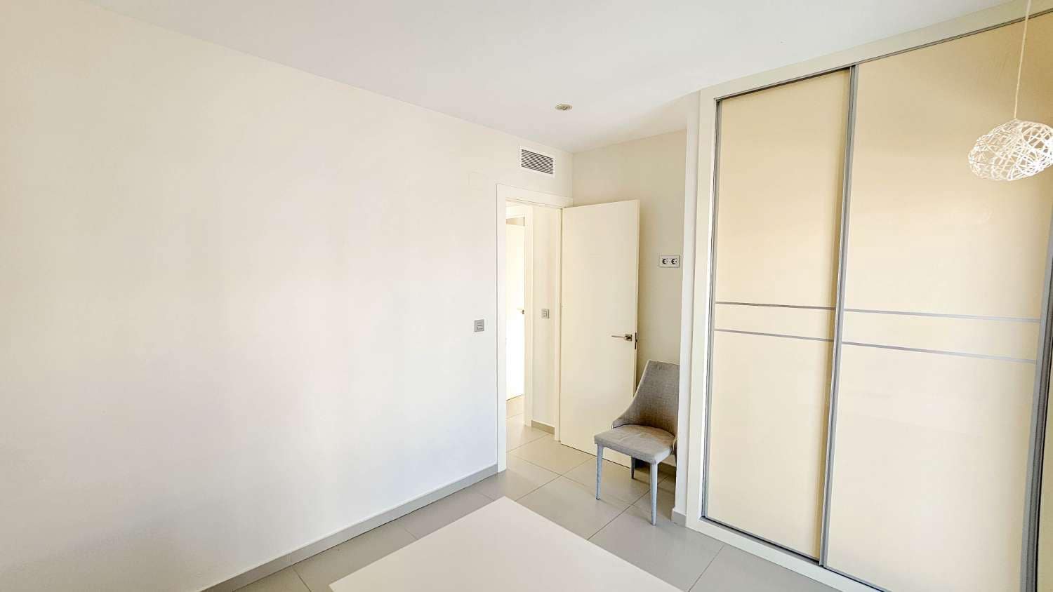 3 makuuhuone Huvila myytävänä paikassa Rojales mukana uima-altaan 
autotalli - 458 900 € (Ref: 9634084)