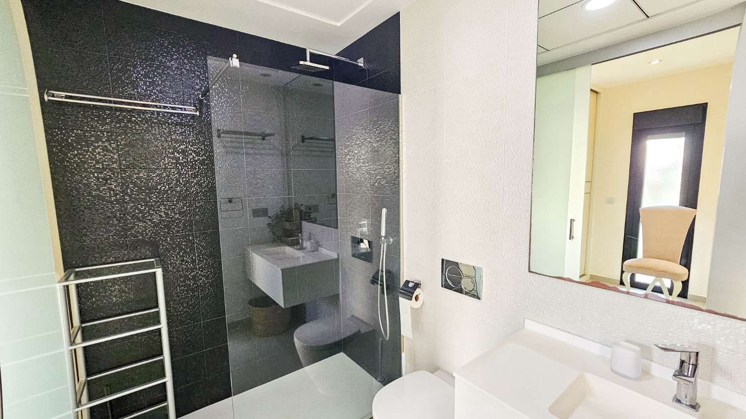 3 makuuhuone Huvila myytävänä paikassa Rojales mukana uima-altaan 
autotalli - 458 900 € (Ref: 9634084)