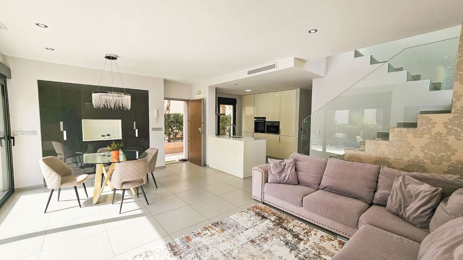 3 makuuhuone Huvila myytävänä paikassa Rojales mukana uima-altaan 
autotalli - 458 900 € (Ref: 9634084)