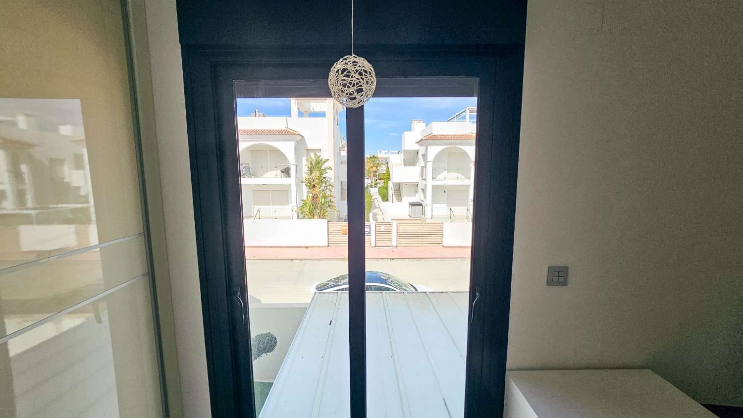 3 makuuhuone Huvila myytävänä paikassa Rojales mukana uima-altaan 
autotalli - 458 900 € (Ref: 9634084)