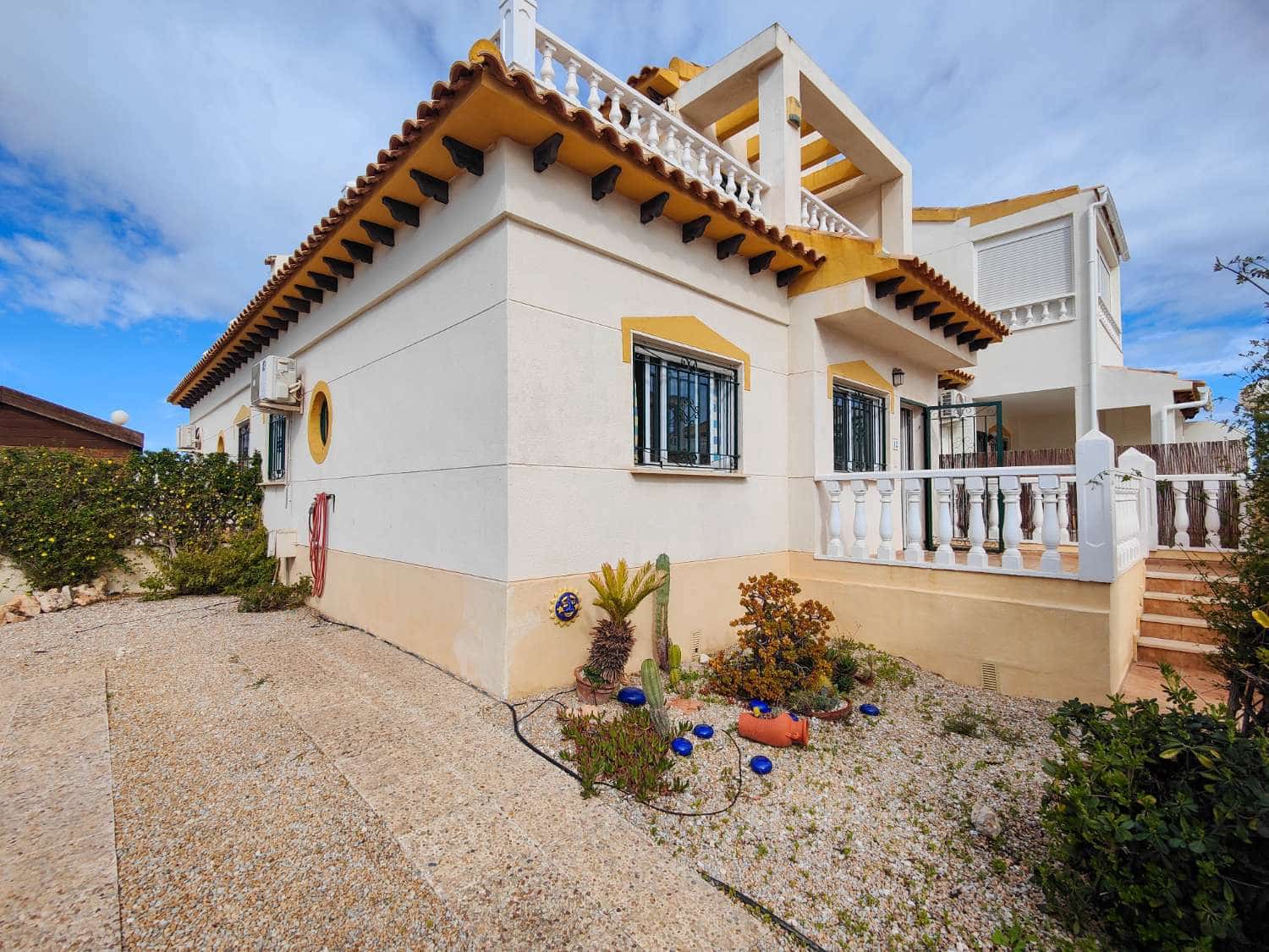 Bungalow de 3 habitaciones en Orihuela Costa en venta con piscina garaje - 235.000 € (Ref: 9644646)