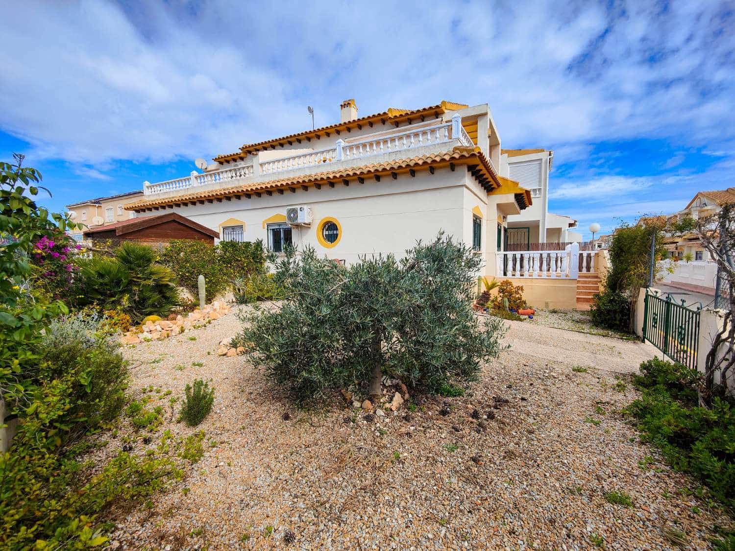 Bungalow de 3 habitaciones en Orihuela Costa en venta con piscina garaje - 235.000 € (Ref: 9644646)