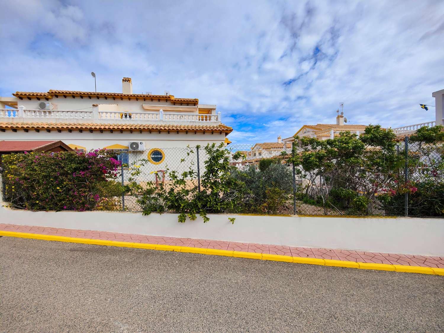 Bungalow de 3 habitaciones en Orihuela Costa en venta con piscina garaje - 235.000 € (Ref: 9644646)